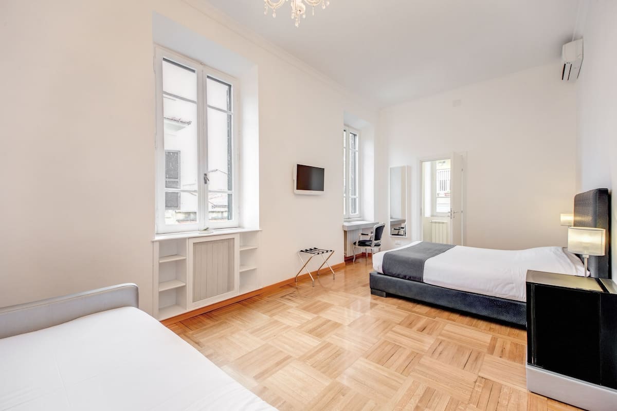 Triple Room | Desk, iron/ironing board, free WiFi
