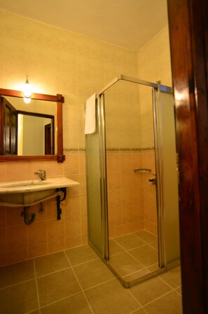 Appartamento | Bagno | Doccia, articoli per l'igiene personale ecosostenibili, asciugacapelli