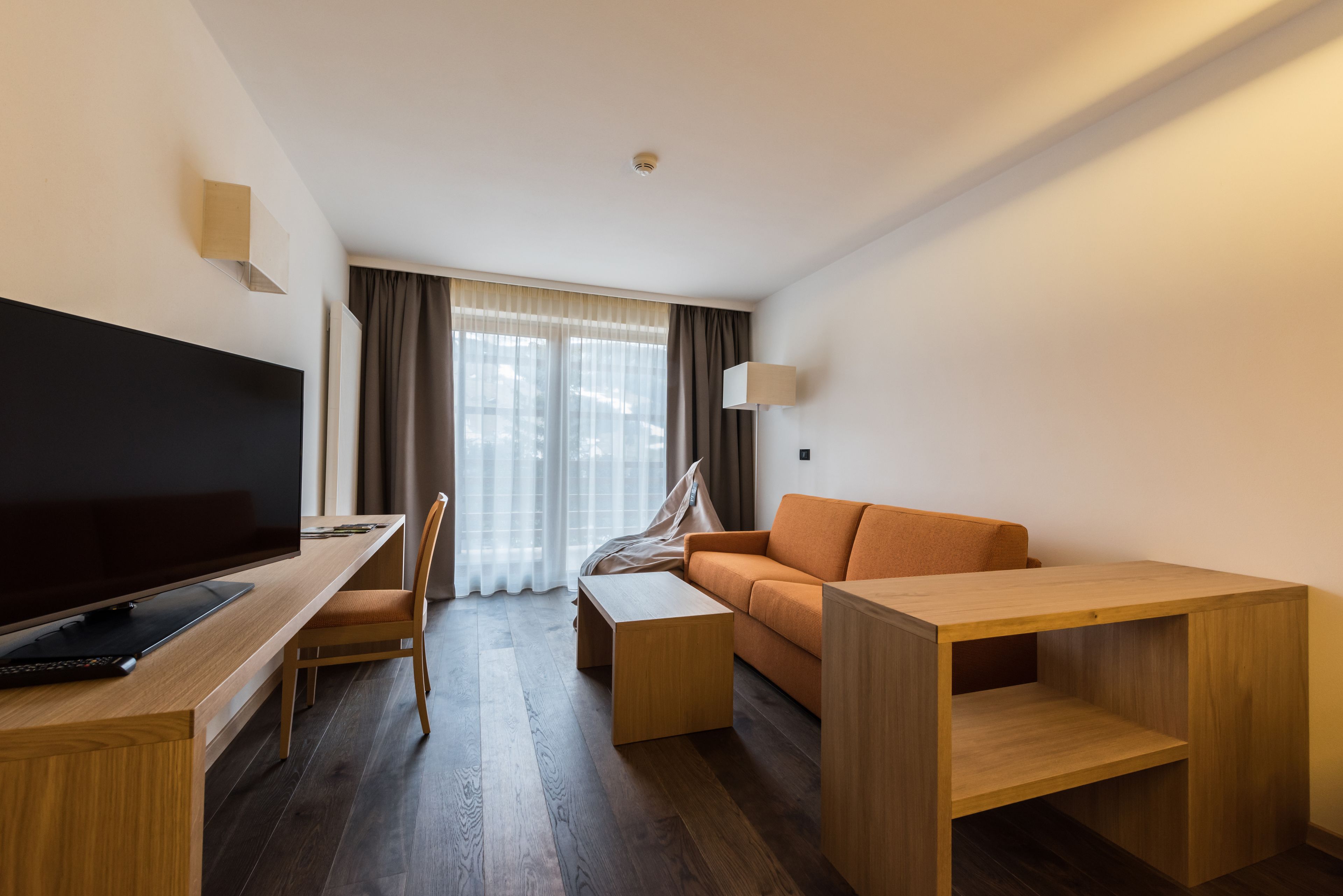 junior suite | living area | flat-screen tv