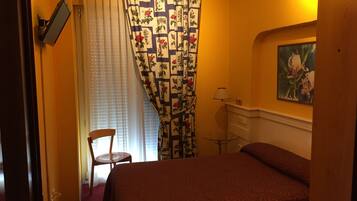 Blackout curtains, free WiFi