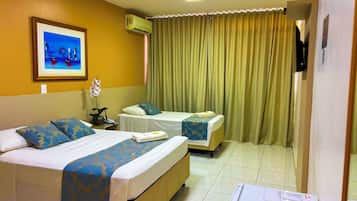 Frigobar, escrivaninha, Wi-Fi de cortesia, roupa de cama