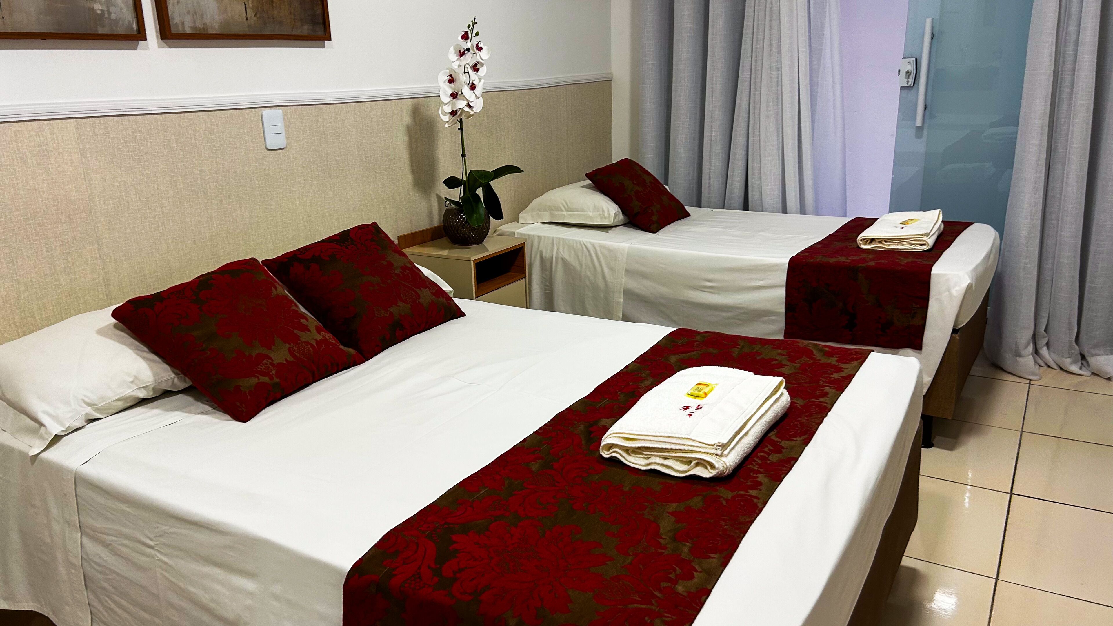 Deluxe Twin Room | Minibar, desk, free WiFi, bed sheets