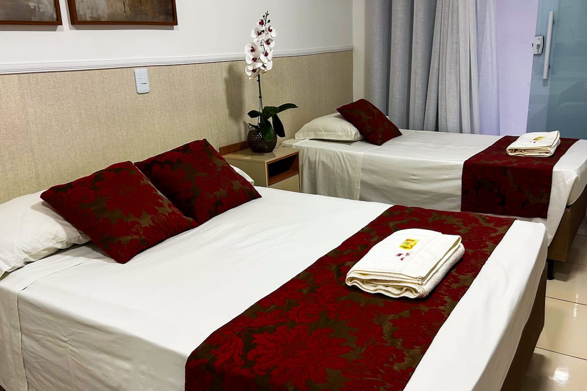 Deluxe Twin Room | Minibar, desk, free WiFi, bed sheets