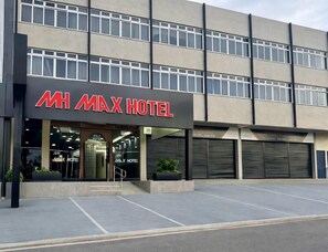 Front of property - Max Hotel (Nucleo Bandeirante)