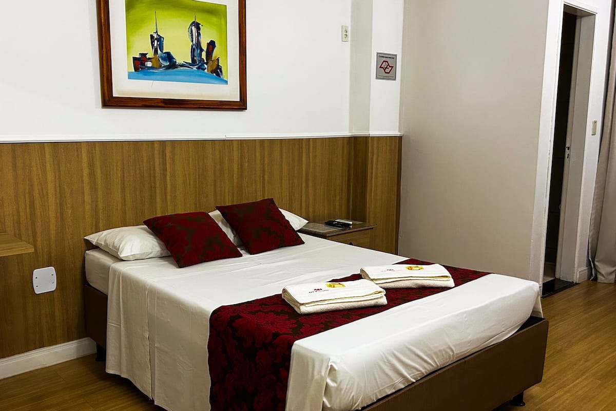 Deluxe Single Room | Minibar, desk, WiFi (free), bed sheets