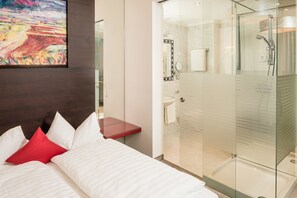 Phòng đôi Tiêu chuẩn | Phòng tắm | Máy sấy tóc, chậu vệ sinh/vòi rửa, khăn tắm