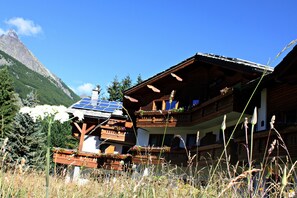 Front of property - Hotel Bouton d'Or (Cogne)