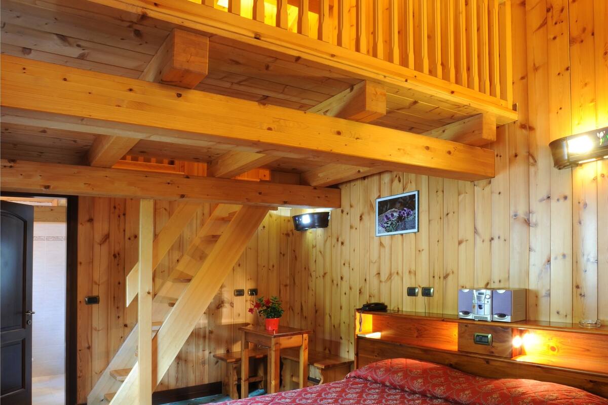 triple room, mountain view | soundproofing, free cots/infant beds, free wifi, bed sheets