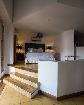 Standaard kamer | Een kluis op de kamer, verduisterende gordijnen