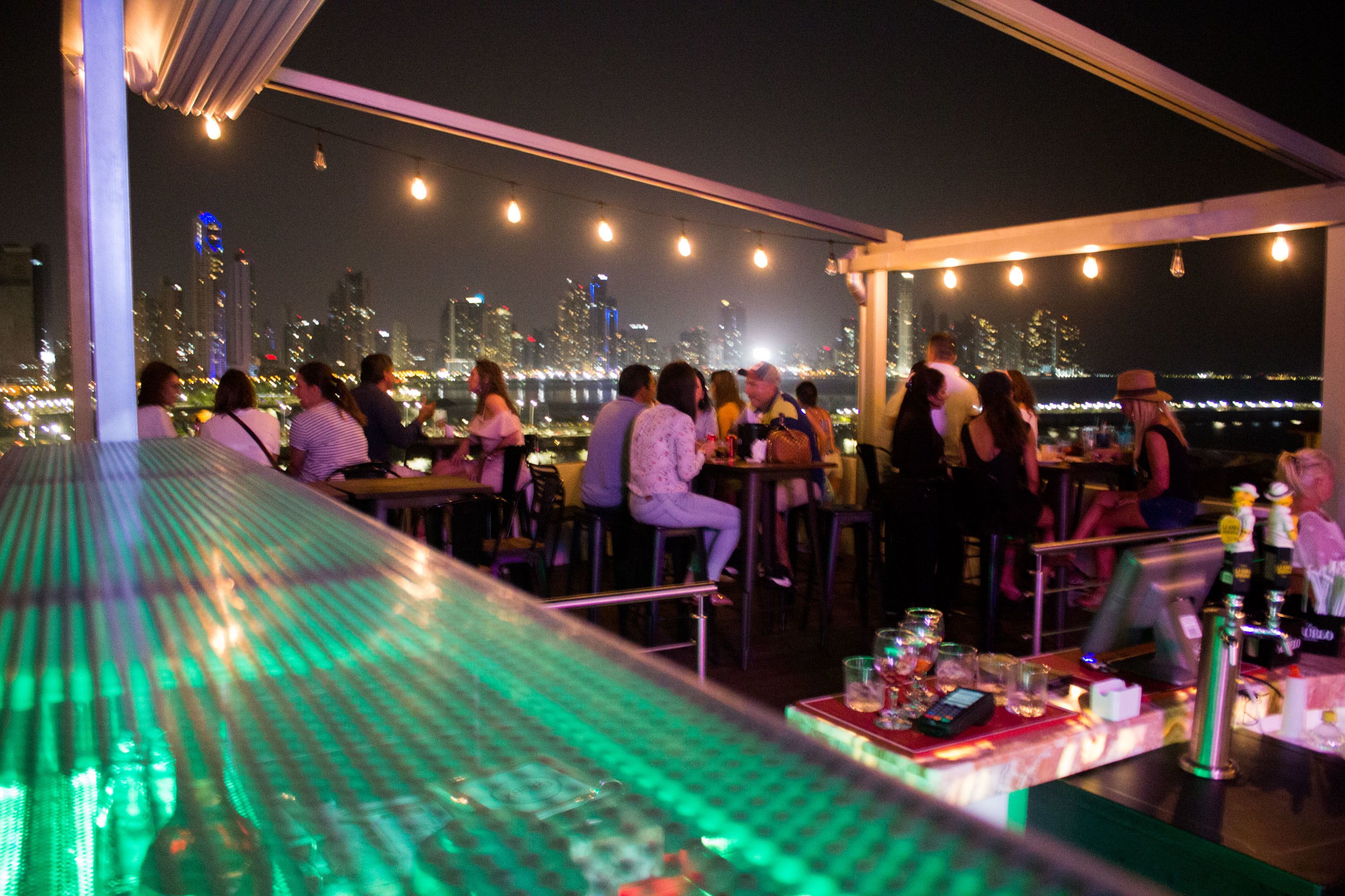 Sarapan dan makan tengah hari dihidangkan, masakan antarabangsa 