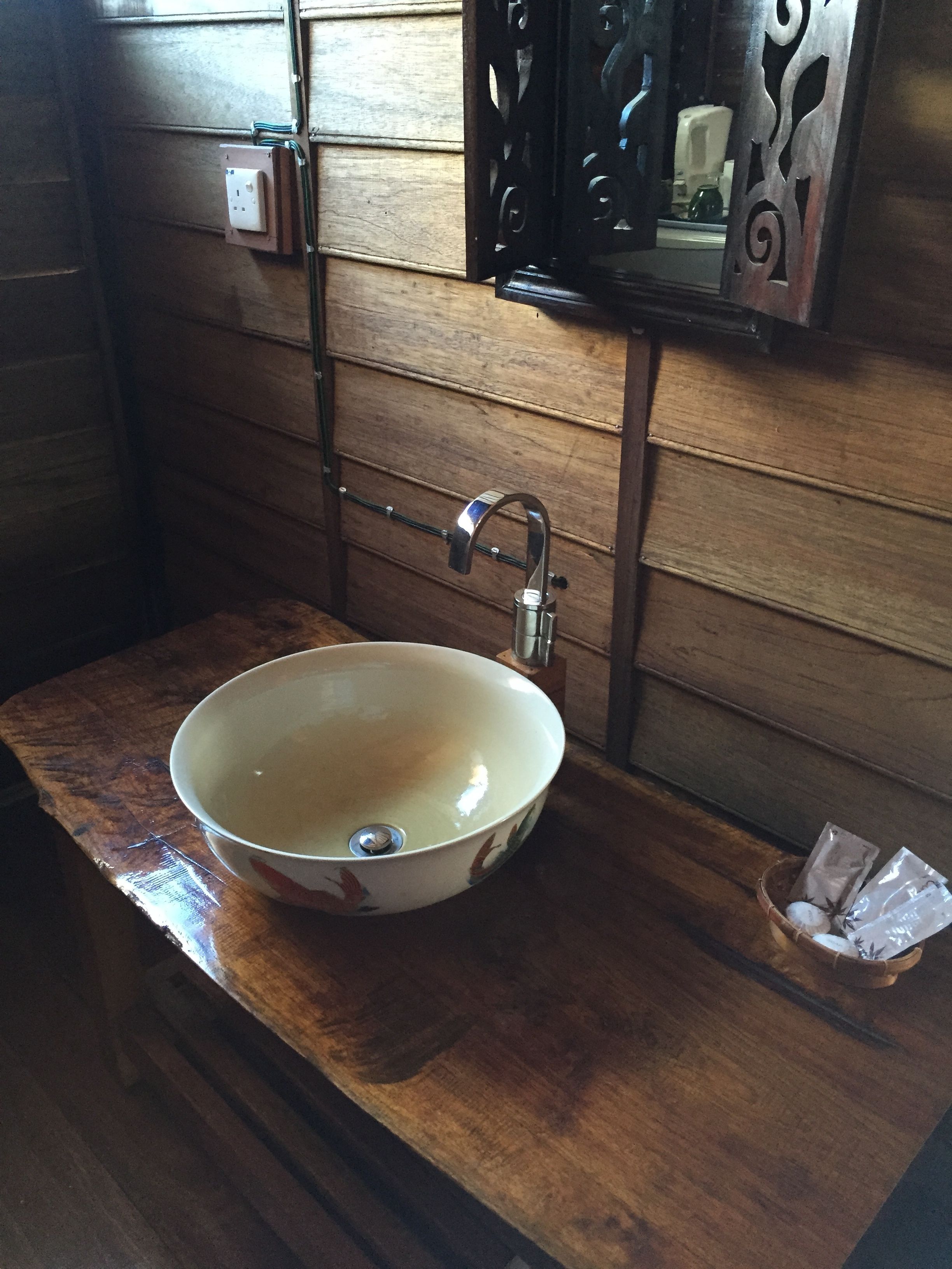 separate bathtub and shower, free toiletries, towels