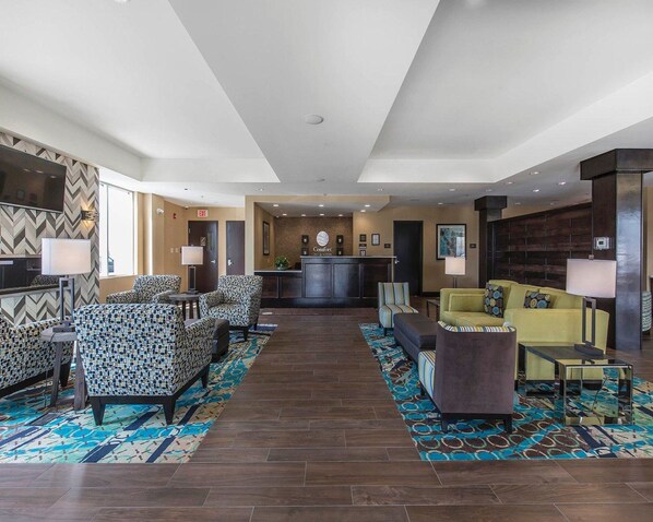 Lobby - Comfort Inn & Suites Airport North (Calgary)