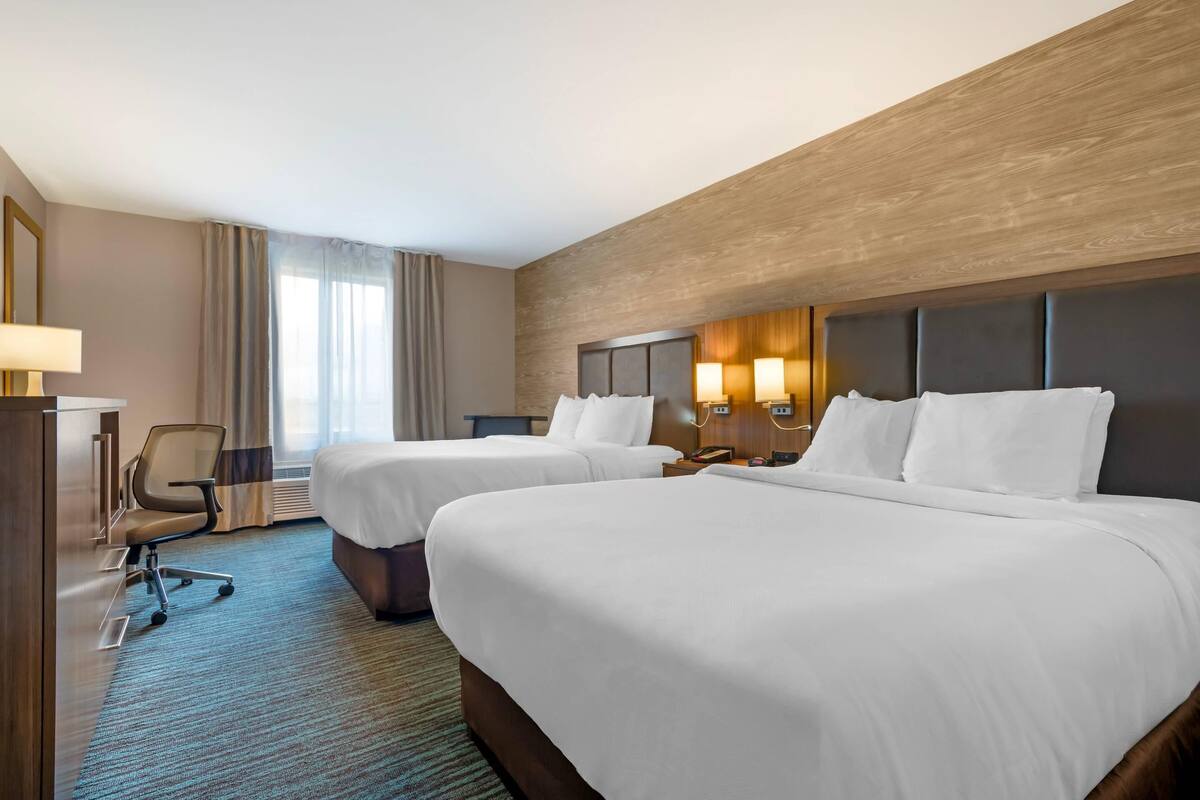 Standard Room, 2 Queen Beds, Bathtub | Premium bedding, in-room safe, desk, blackout drapes