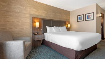 Standard Room, 1 King Bed | Premium bedding, in-room safe, desk, blackout drapes