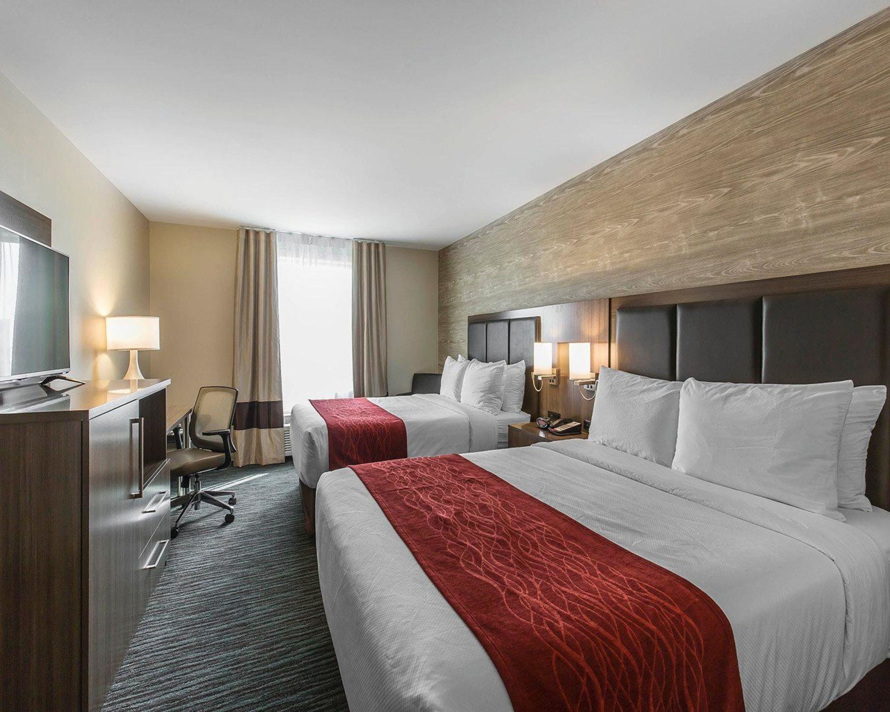 Literie de qualité, coffre-fort, bureau, rideaux d’obscurcissement