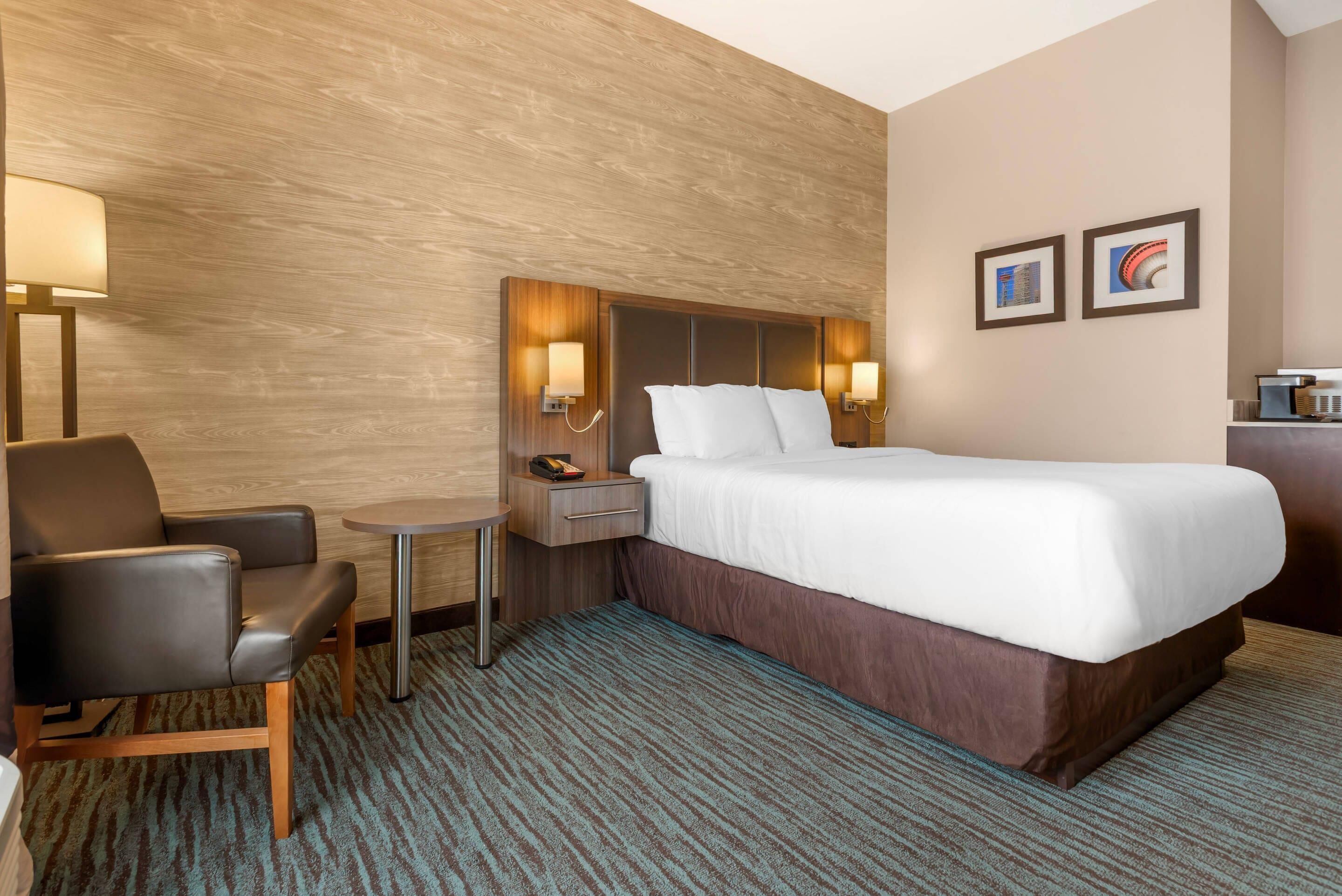 Premium bedding, in-room safe, desk, blackout drapes