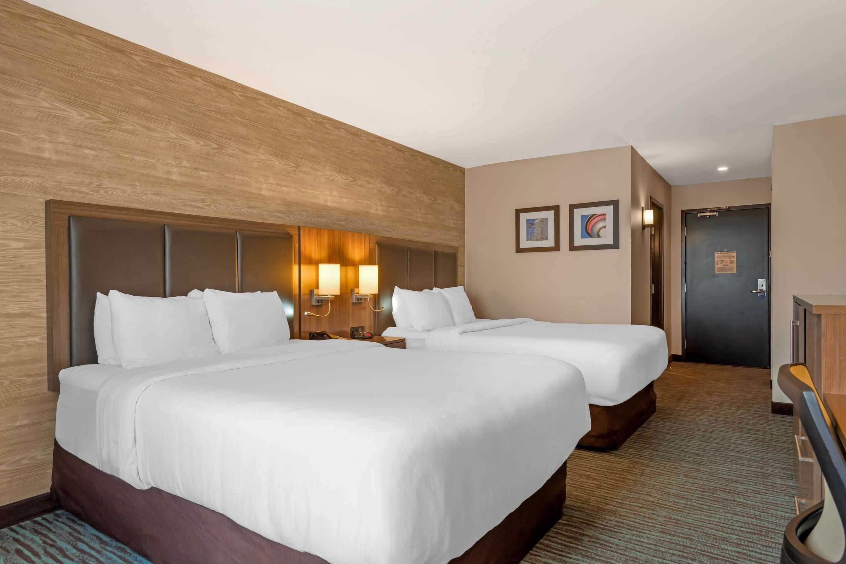 Premium bedding, in-room safe, desk, blackout drapes