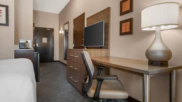 Premium bedding, in-room safe, desk, blackout drapes