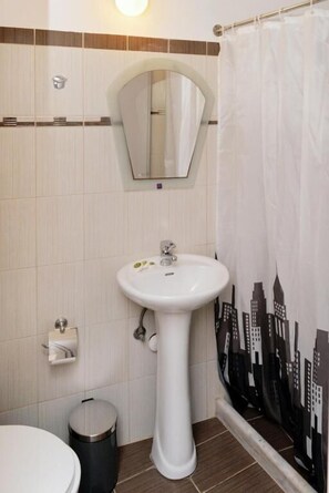 Shower, towels - Villa Plaza (Spetses)
