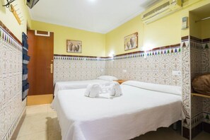 Blackout drapes, free WiFi - Hostal Florida (Seville)