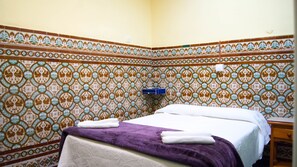 Basic Double Room - Hostal Florida (Seville)