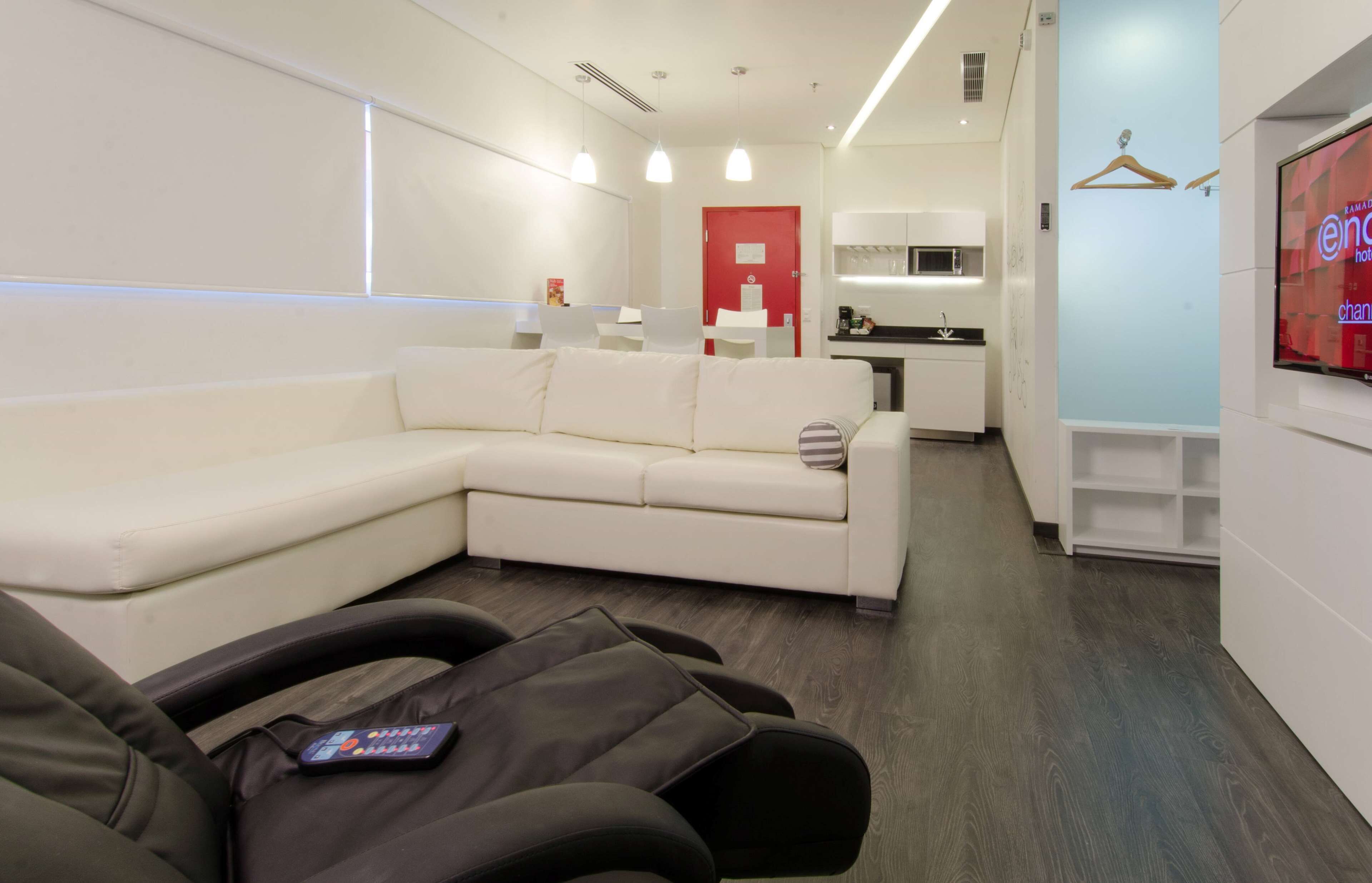 1 king bed, relax suite, non smoking | in-room safe, soundproofing, iron/ironing board, free cots/infant beds