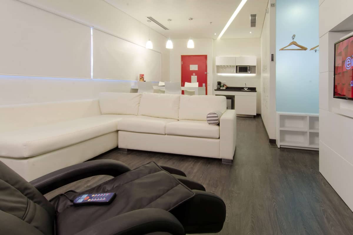 1 king bed, relax suite, non smoking | in-room safe, soundproofing, iron/ironing board, free cots/infant beds