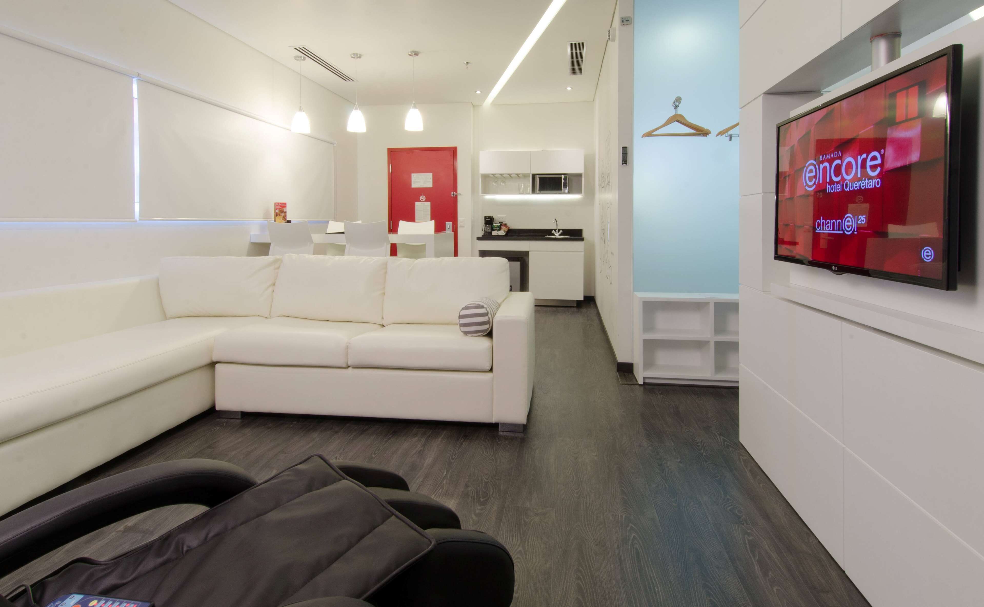 1 king bed, relax suite, non smoking | in-room safe, soundproofing, iron/ironing board, free cots/infant beds