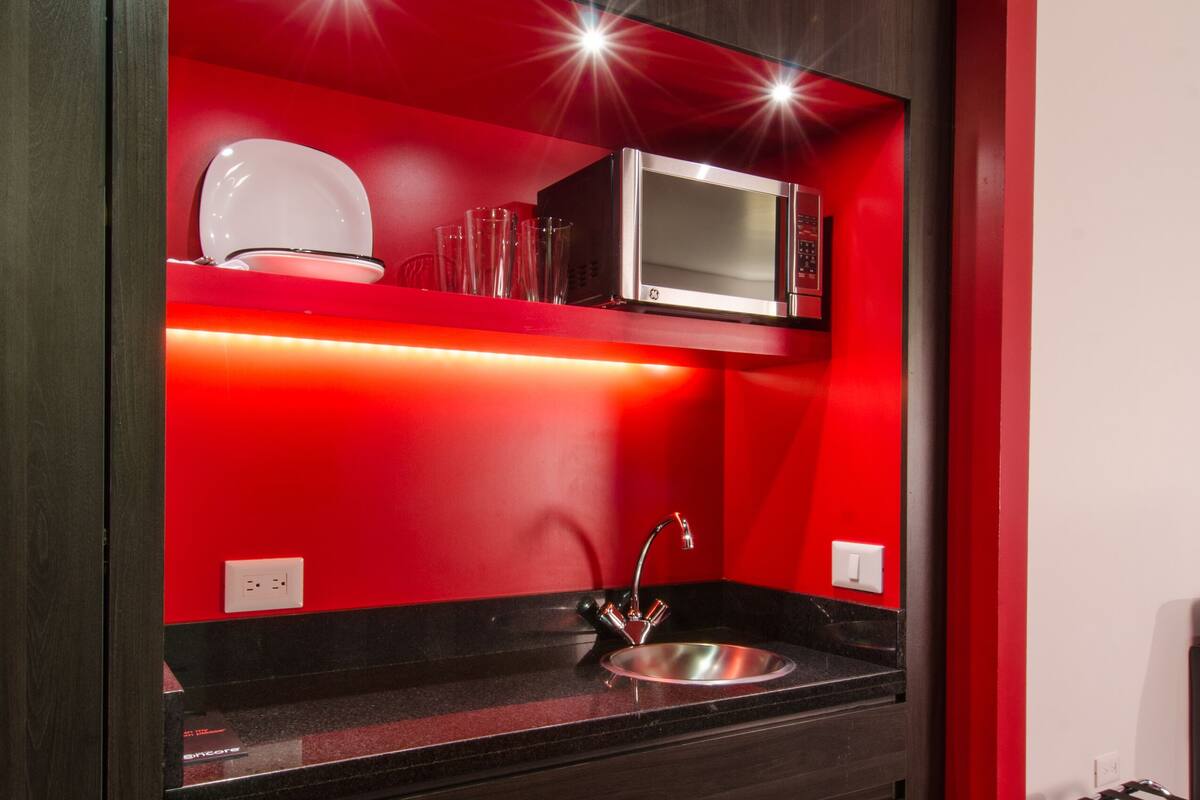 junior suite, 1 king bed, non smoking | private kitchen