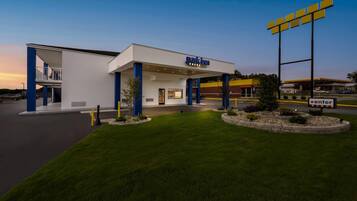 A parking structure with a 'Park Inn' sign, a gas station, and a 'enter' sign.