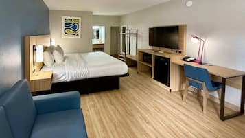 Standard Room, 1 King Bed | Desk, free WiFi, bed sheets, alarm clocks