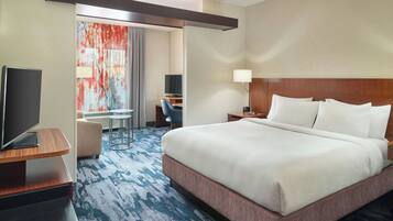 Literie de qualité supérieure, bureau, rideaux occultants