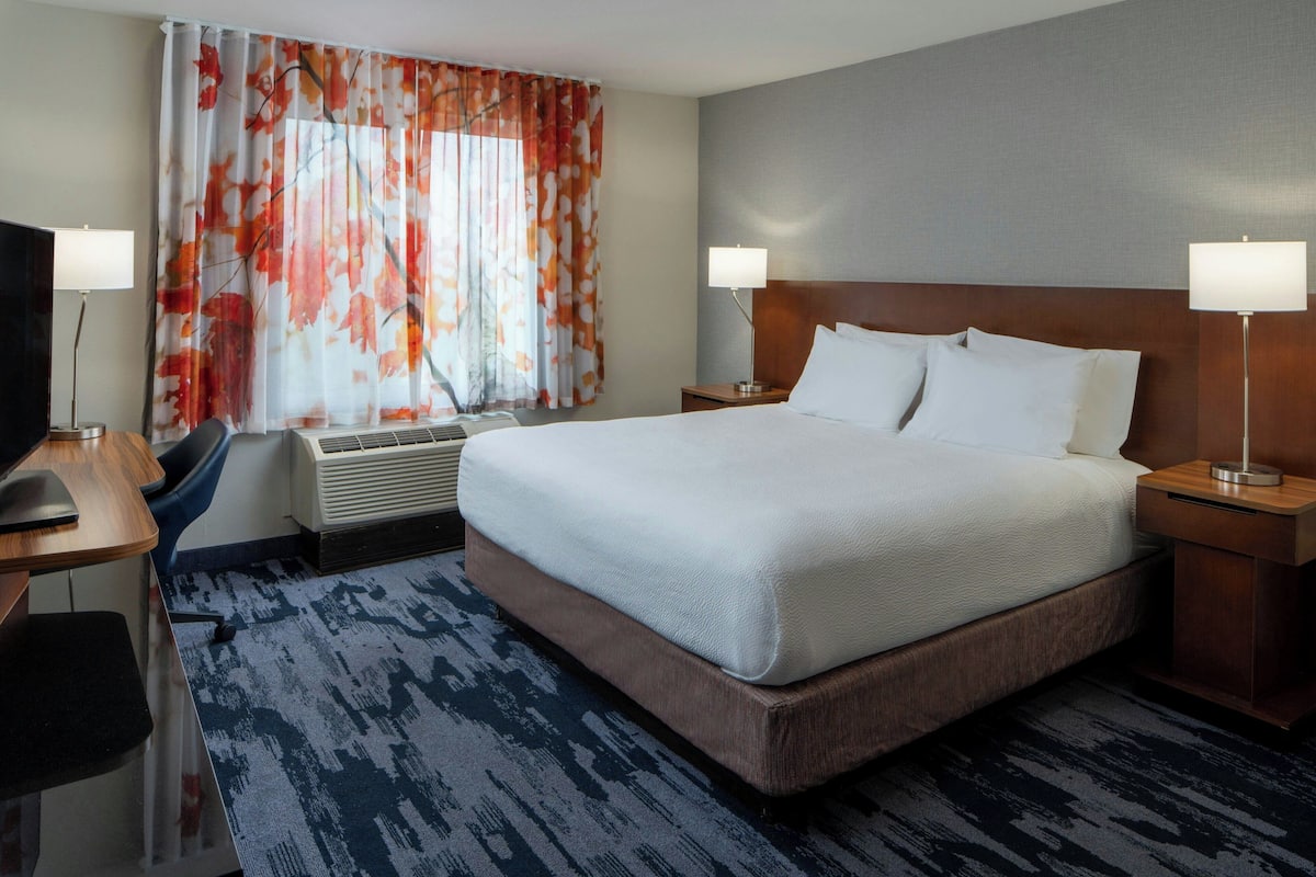 In-room safe, desk, iron/ironing board, free cribs/infant beds