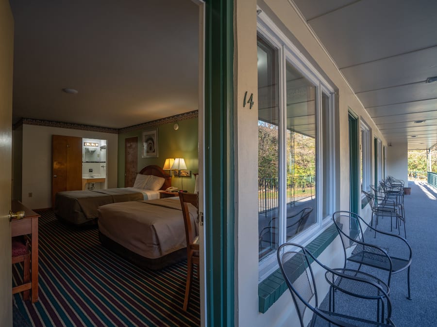 Deluxe Double Room, 2 Queen Beds | Iron/ironing board, free cots/infant beds, rollaway beds, free WiFi