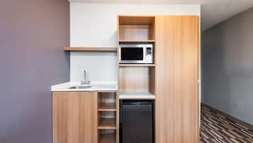 Desk, iron/ironing board, free cribs/infant beds, free WiFi