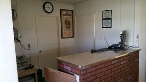 Reception - Budget Inn Of Mojave (Mojave)