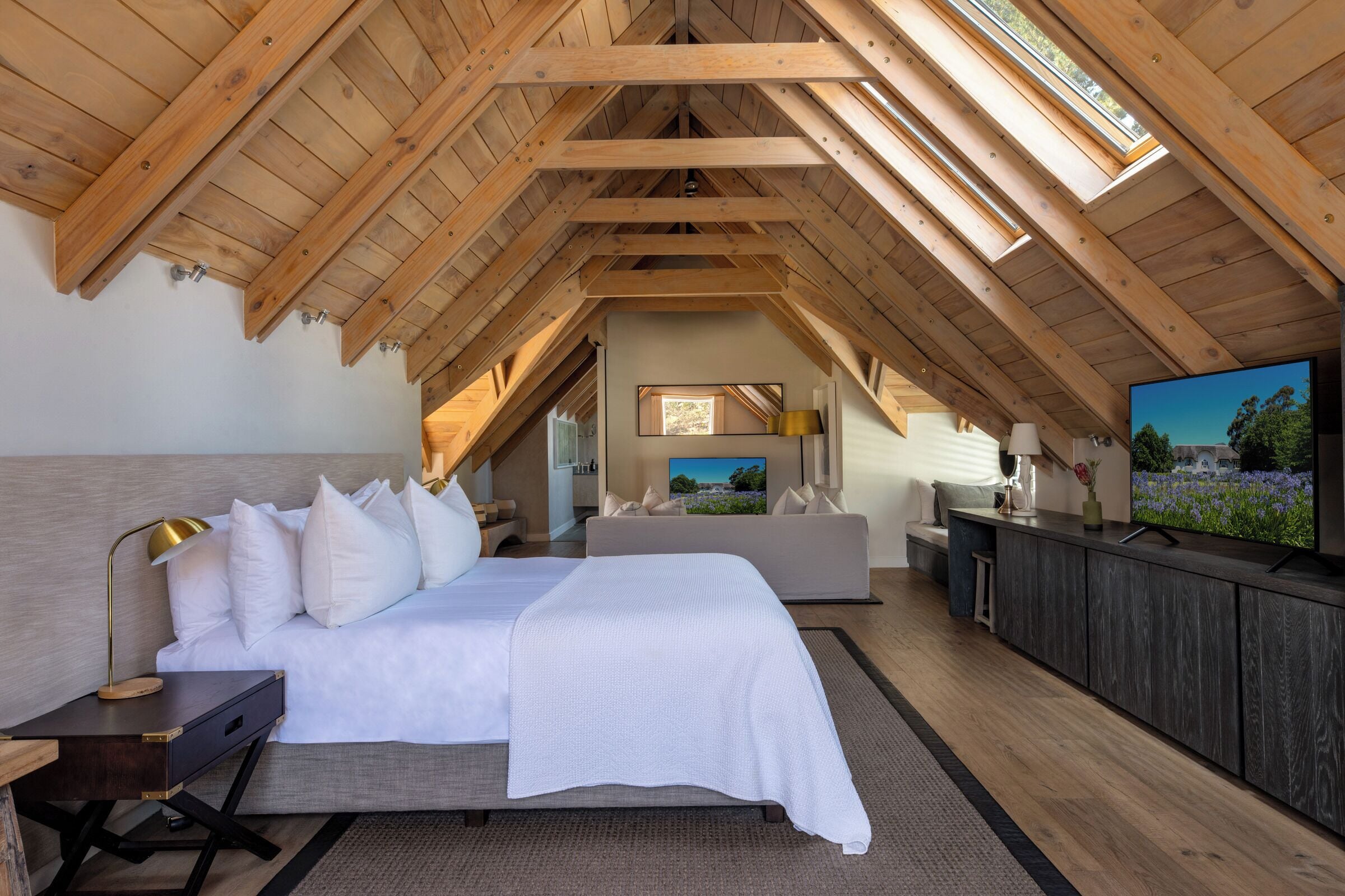 suite (manor house) | egyptian cotton sheets, premium bedding, free minibar, in-room safe