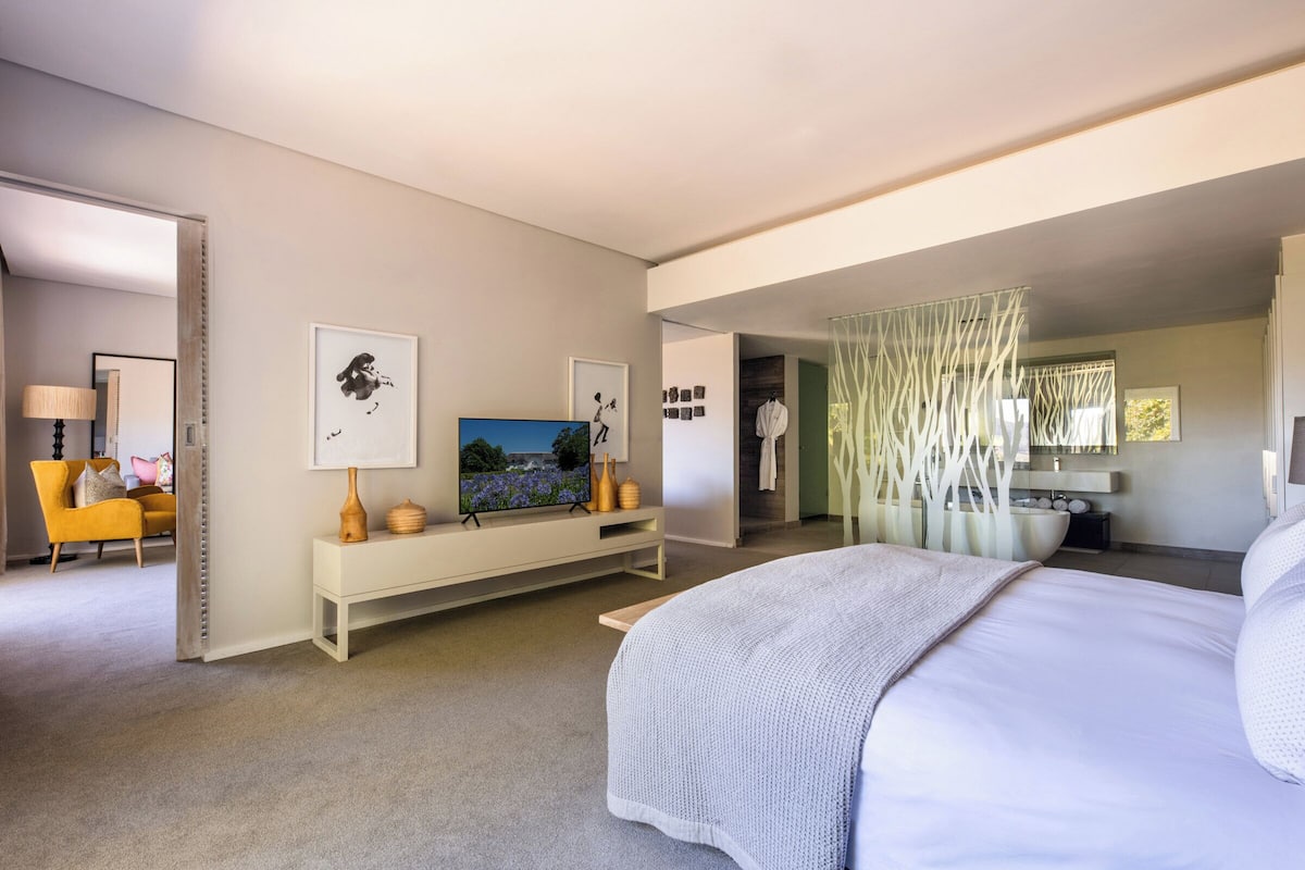 Suite (Pinotage) | 1 bedroom, Egyptian cotton sheets, premium bedding, free minibar