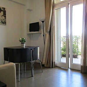 Standard Studio, Patio | Hypo-allergenic bedding, down duvets, in-room safe, desk - Residence Fiesole (Fiesole)