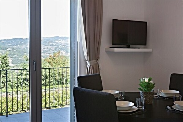 Superior Condo, 2 Bedrooms, 2 Bathrooms, Hill View | Hill view