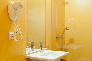 Loft | Baño | Artículos de higiene personal gratuitos, secador de pelo y toallas