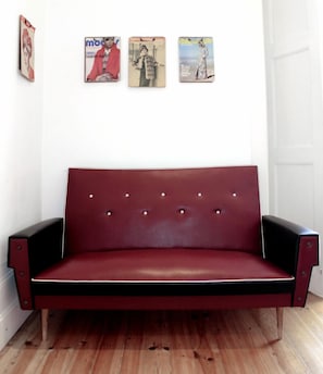 28-inch flat-screen TV with cable channels, TV