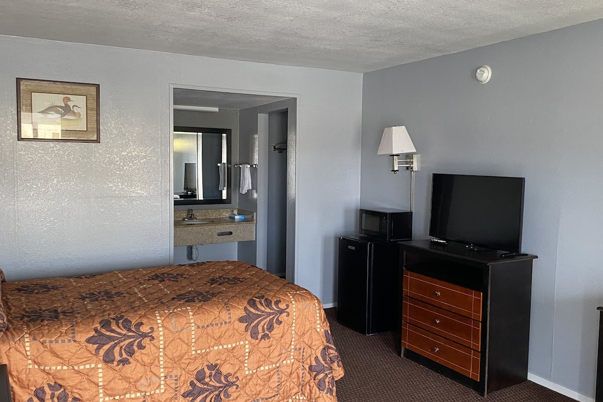 Standard Room, 1 Double Bed | Desk, free WiFi, bed sheets