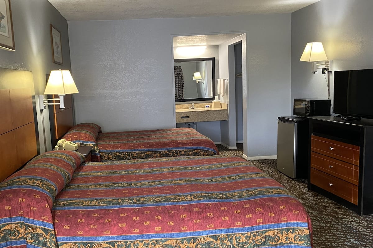 Standard Room, 2 Double Beds | Desk, free WiFi, bed sheets