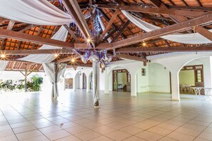 Área de estar no saguão