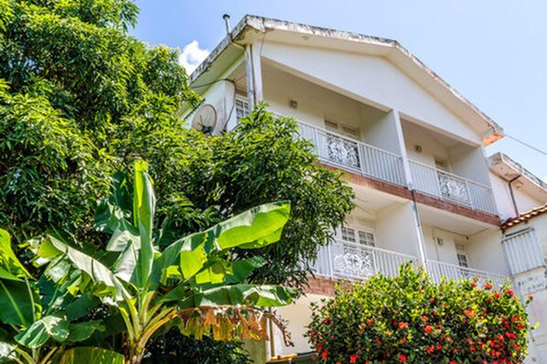 Fachada da propriedade