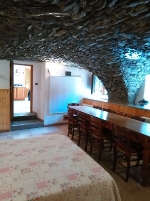 Traditional-Apartment, Küche, zum Innenhof hin