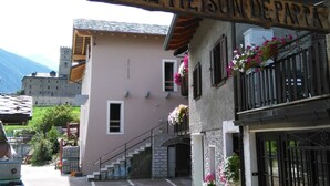 Front of property - La vieille Meison de Pappa (Sarre)