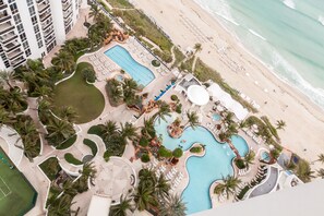 Aerial view - Private Ocean Condos at Trump Sunny Isles (Sunny Isles Beach)