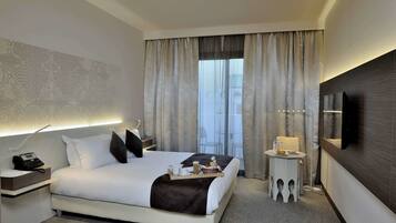 1 chambre, minibar, coffres-forts dans les chambres, bureau